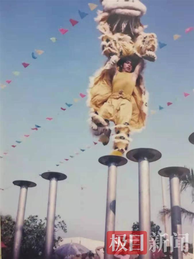 藤縣獅王比賽視頻，小巷深處的獨(dú)特魅力展現(xiàn)獅王風(fēng)采