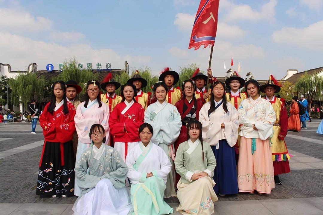 動漫服裝店，激發(fā)變化的力量，培育自信與成就感的時尚殿堂