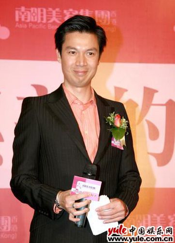 梁榮忠最新動態(tài)，時代浪潮中的璀璨明星