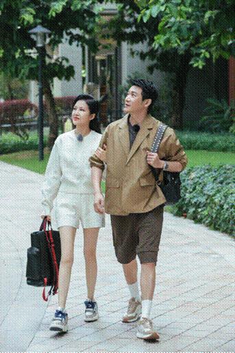 麥迪娜姜潮愛情事業(yè)雙豐收，最新動態(tài)揭秘