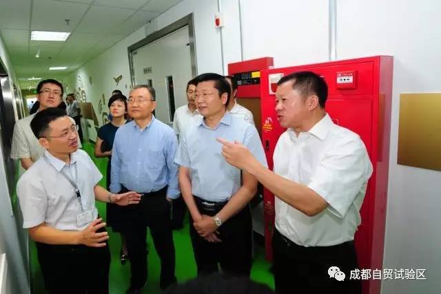 成都市委常委吳凱探索小巷獨(dú)特風(fēng)味，城市細(xì)微之處的魅力探索